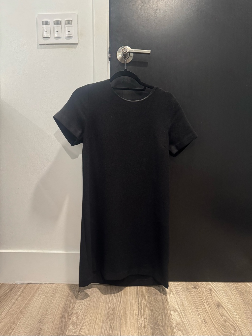 bobeau Black Short-Sleeve Mini Shift Dress